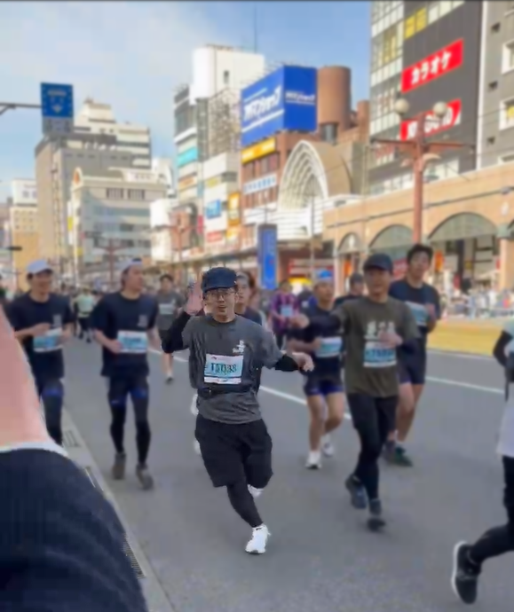 鹿児島マラソン総務の岩田係長走る_2