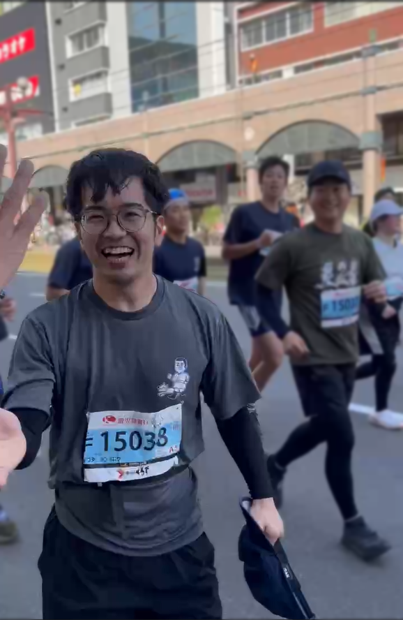 鹿児島マラソン総務の岩田係長走る_4